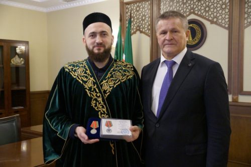 Татарстан Мөфтиенә бер көндә ике медаль тапшырдылар