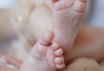 newborn-foots-closeup