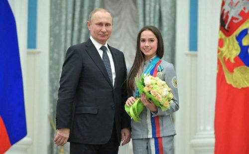 Путин Алинә Заһитованы Дуслык ордены белән бүләкләде