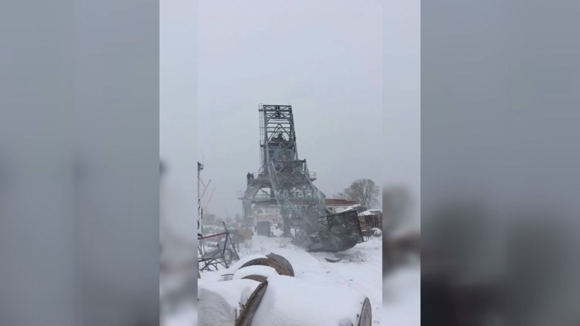 Казанның елга портында кран ауган