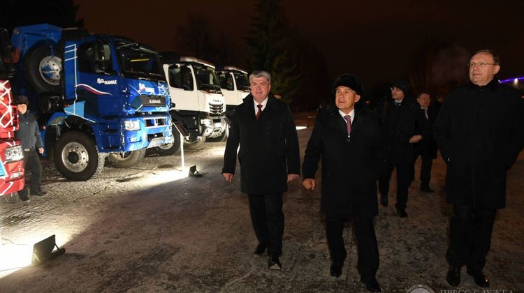Рөстәм Миңнехановка КАМАЗның Арктика өчен ясалган эшләнмәләрен күрсәттеләр